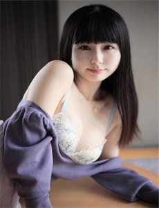 《印度舞蹈视频-男子地铁站赤裸上身压倒女子》