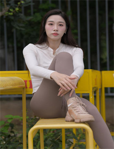 《人妻换人妻互换A片爽电影-美咲结衣》