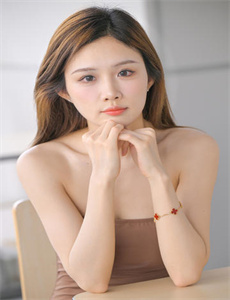 《好女儿爹爹用精水喂你视频-站在落地玻璃窗前做》